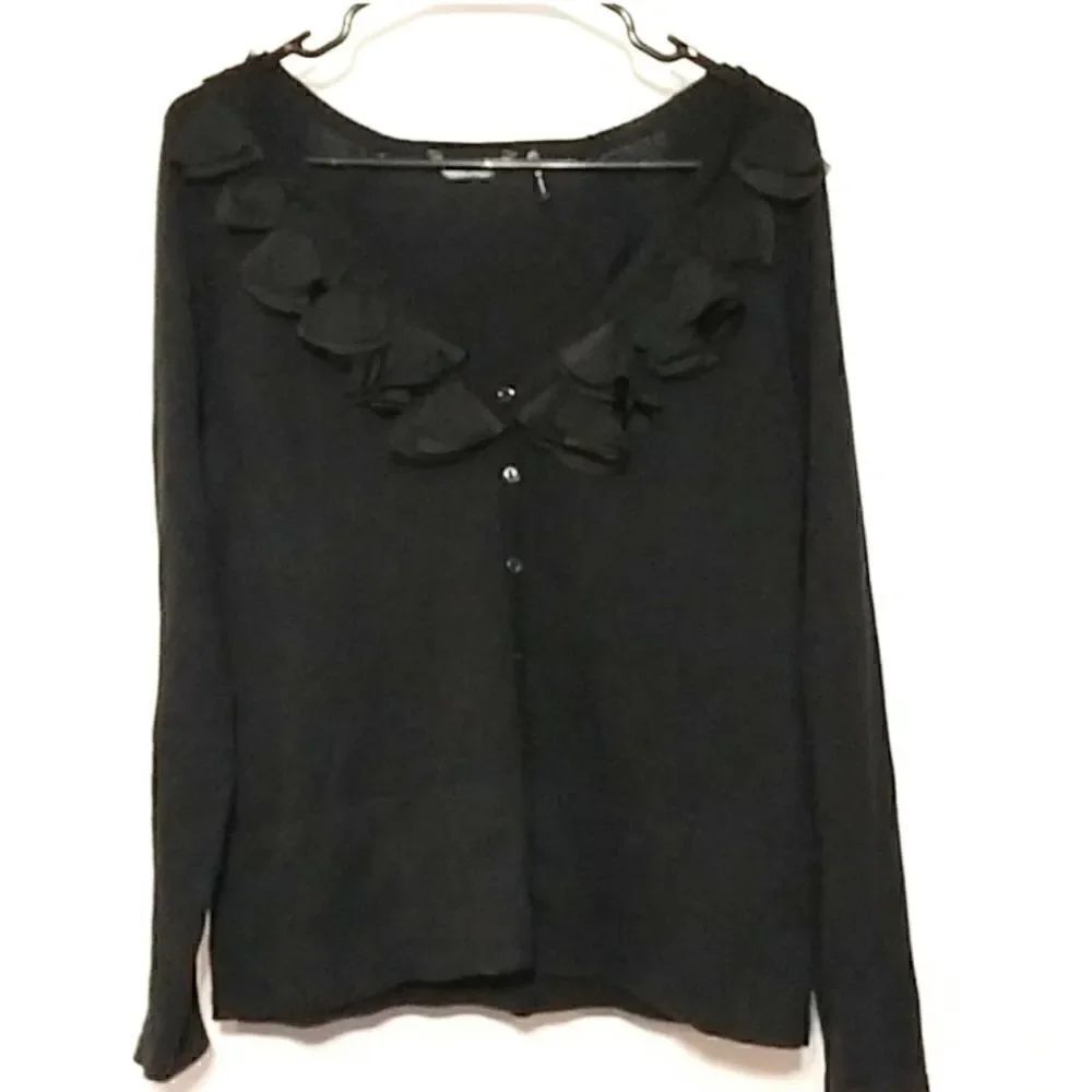 Daisy Fuentes sz small black sweater button (351)